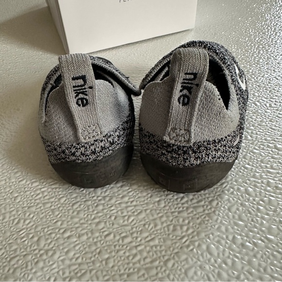 Nike Swoosh One Black and Grey size 6 EUC - Picture 4 of 6